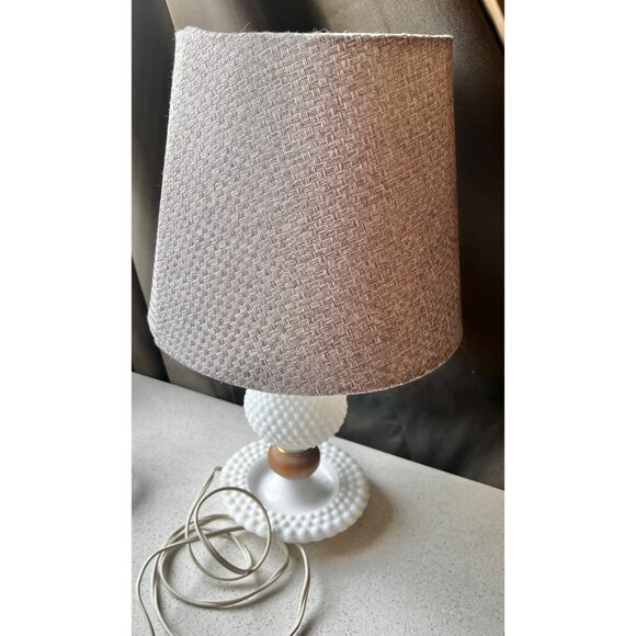 Hobnail Milk Glass & Wood Table Lamp With Textured Fabric Shade VTG Midcentury - Picture 2 of 12